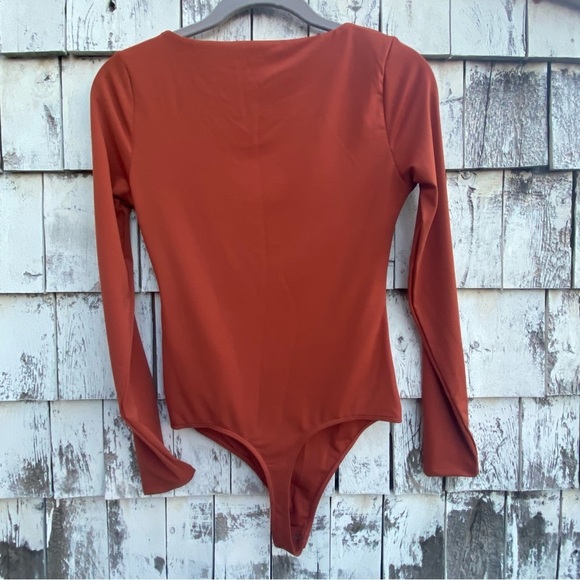 Abercrombie & Fitch V-Neck Long Sleeve Bodysuit - Picture 2 of 4